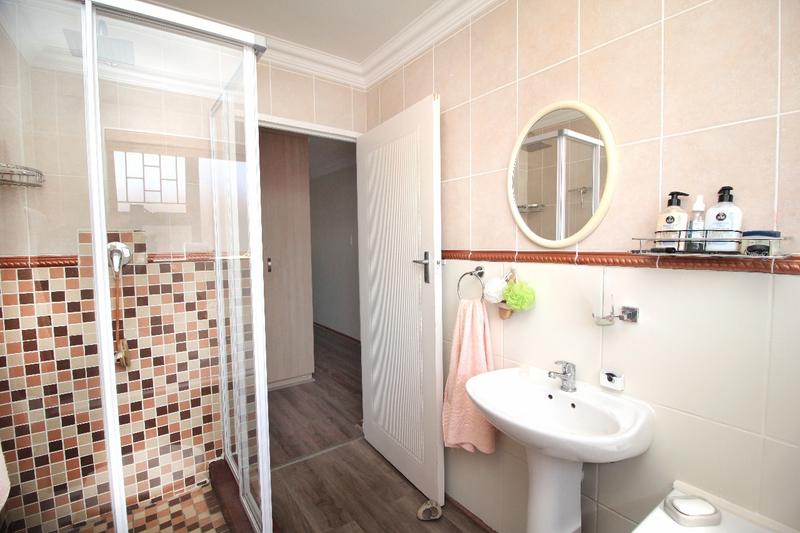 3 Bedroom Property for Sale in Fraaiuitsig Western Cape